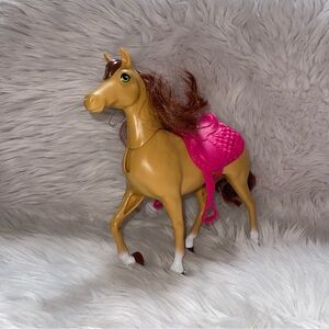 2018 Mattel Barbie Hugs N Horses Tan Horse Articulated Pink Saddle